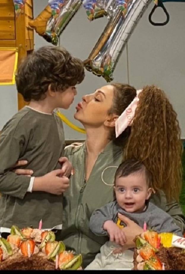 ميريام فارس وابنيها