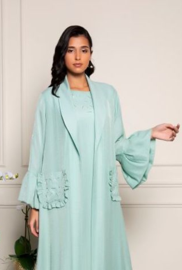 عباية شبابية بقصة بسيطة وجذابة من عبايات HAALINC