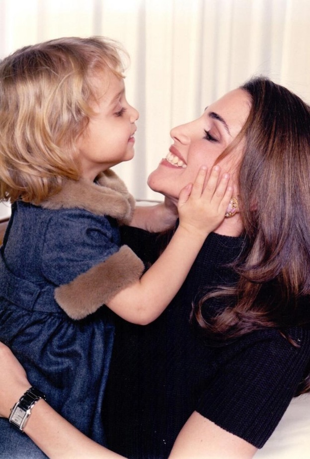 الملكة رانيا تحتفل وتهنئ الأمهات في عيد الأم