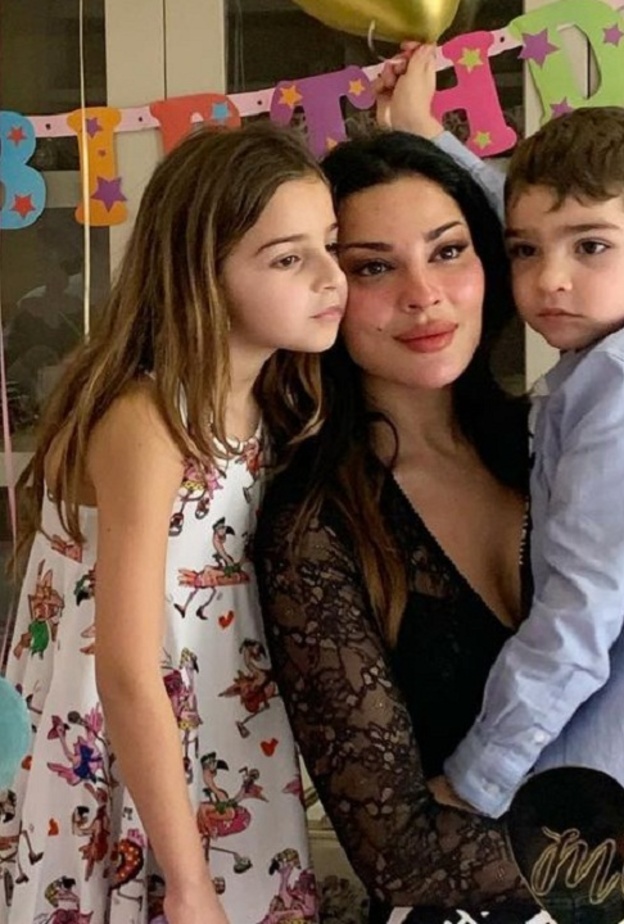 نادين نسيب نجيم  وأبنائها