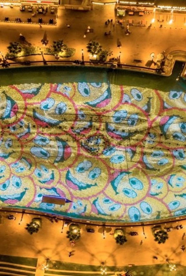 القرية العالمية بالأصفر.. وشارع جديد للسعادة