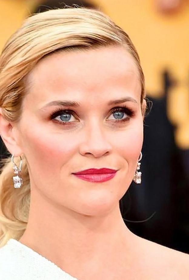 إطلالة جمالية أنيقة للغاية من وحي ريس