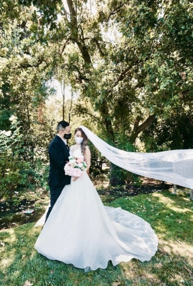 قومي بإلغاء الأنشطة الاحتفالية في حفل زفافك التي تتضمن وقوف أو تجمع الحضور