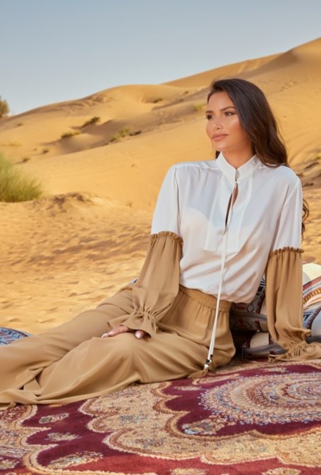 أناقة صحراوية في جلسة تصويرية خاصة بـ "هي"