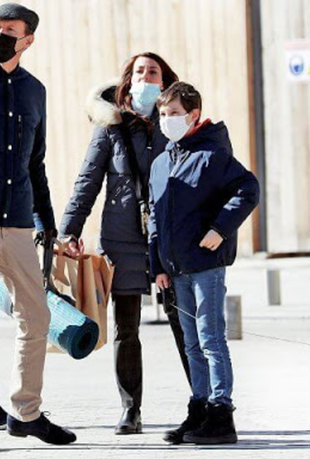 الأمير يواكيم وأسرته يزوران ساحة فاندوم في باريس