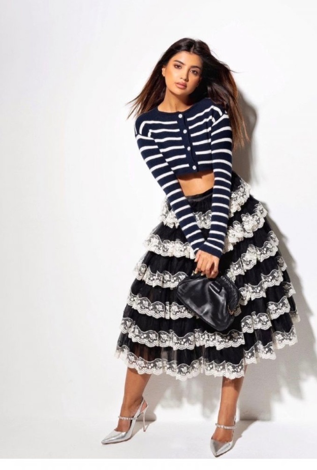  تنسيقات شبابية في التنورة على طريقة علا فرحات