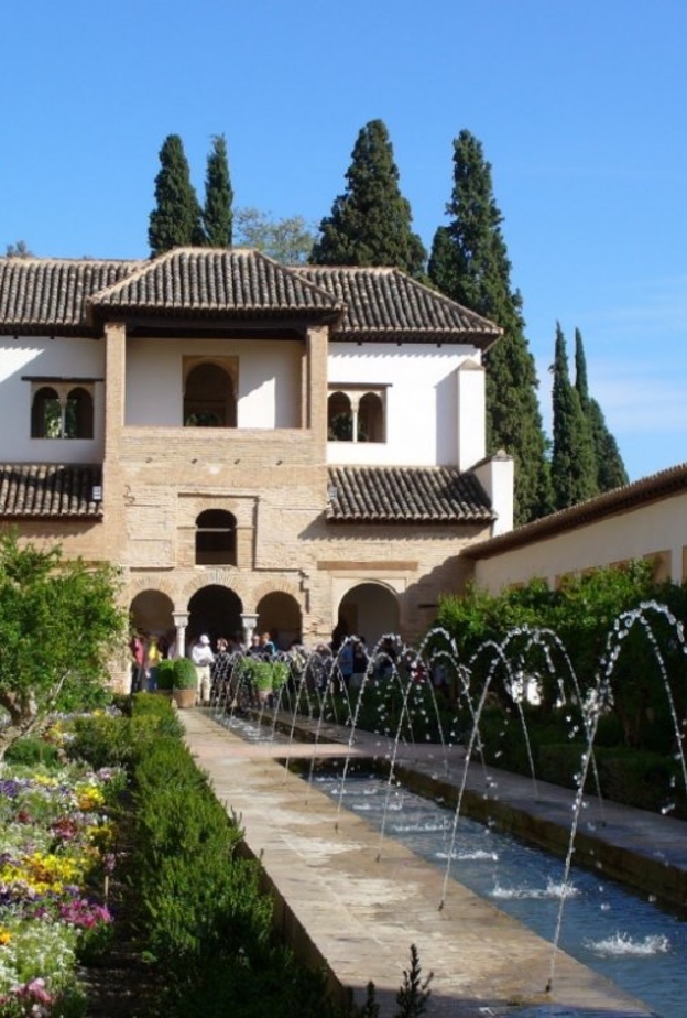 سحر العمارة الأندلسية في غرناطة بواسطة Patrick Mcquarrie