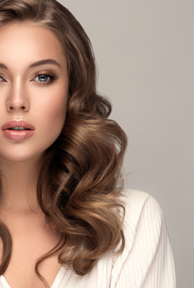 لإعادة الحيوية والنعومة لشعرك الباهت في فصل الربيع استخدمي سيروم الشعر