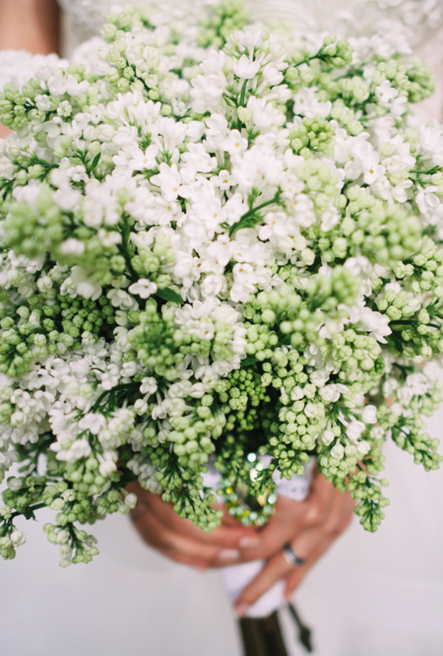 ديكور حفلات زفاف باللون الاخضر لعروس ربيع وصيف 2021