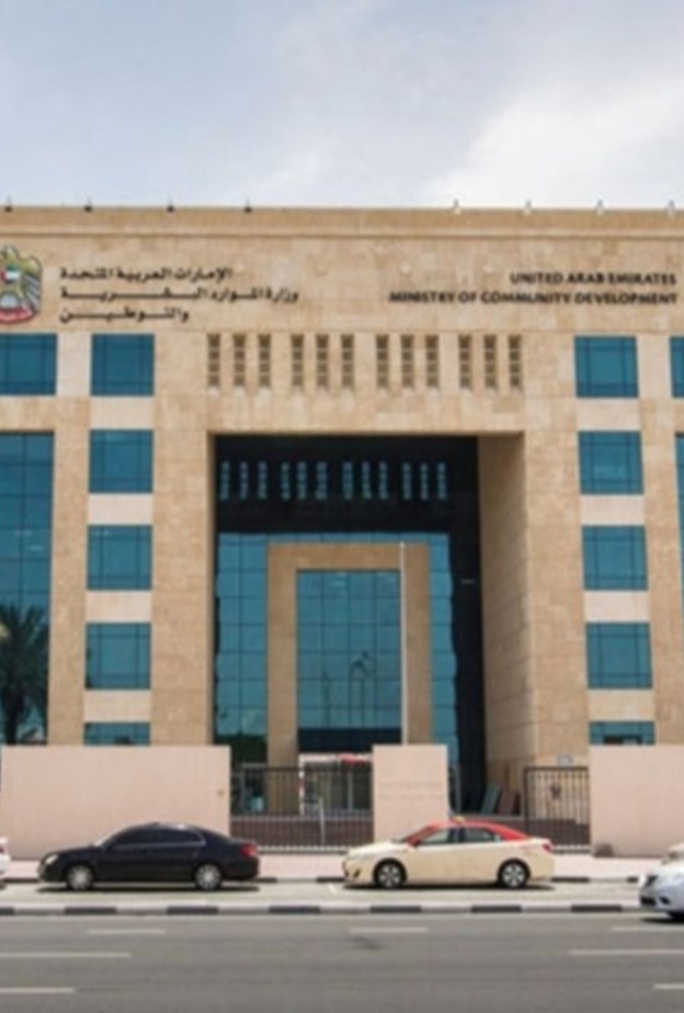 الإمارات الموارد البشرية تلزم 5 أنشطة تجارية بمسحة الأنف كل 14 يوما