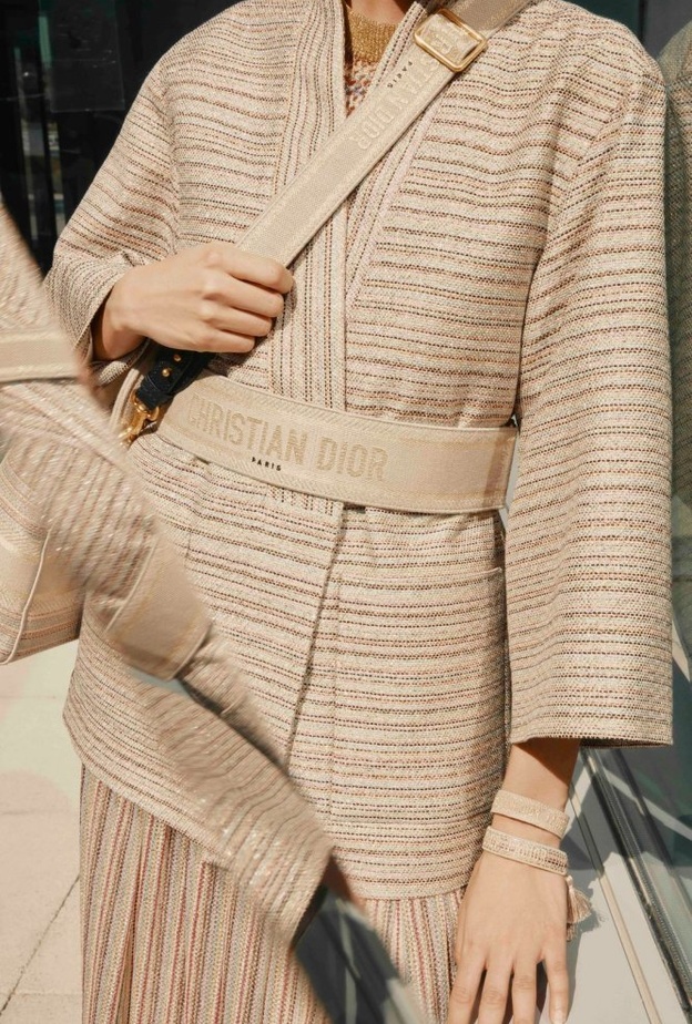 Dior تكشف النقاب عن مجموعة الكبسولة  Dior Gold