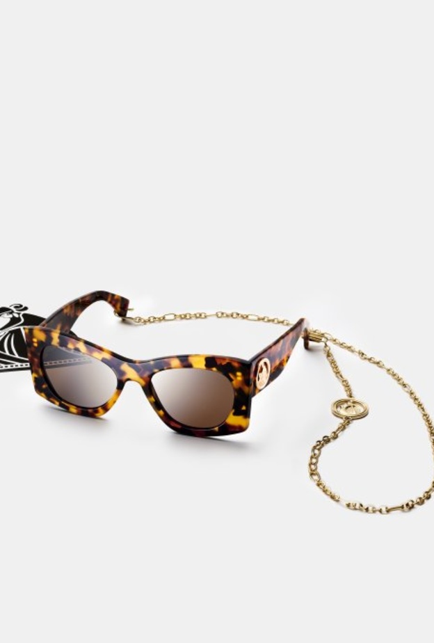 "LANVIN" تقدم نظارة شمسية جديدة في الحملة الدعائية لموسم صيف وربيع 2021