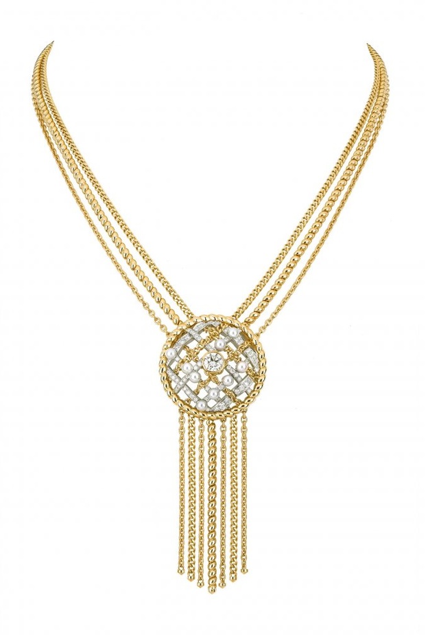  قلادة Tweed De Chanel من شانيل