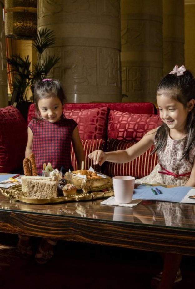  اختبري باقة الإقامة العائلية في رافلز دبي لعطلة الربيع