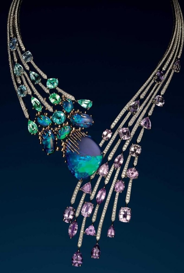  موديلات مجوهرات بأحجار الاوبال الملونة لعروس ربيع وصيف 2021 من دار Chaumet