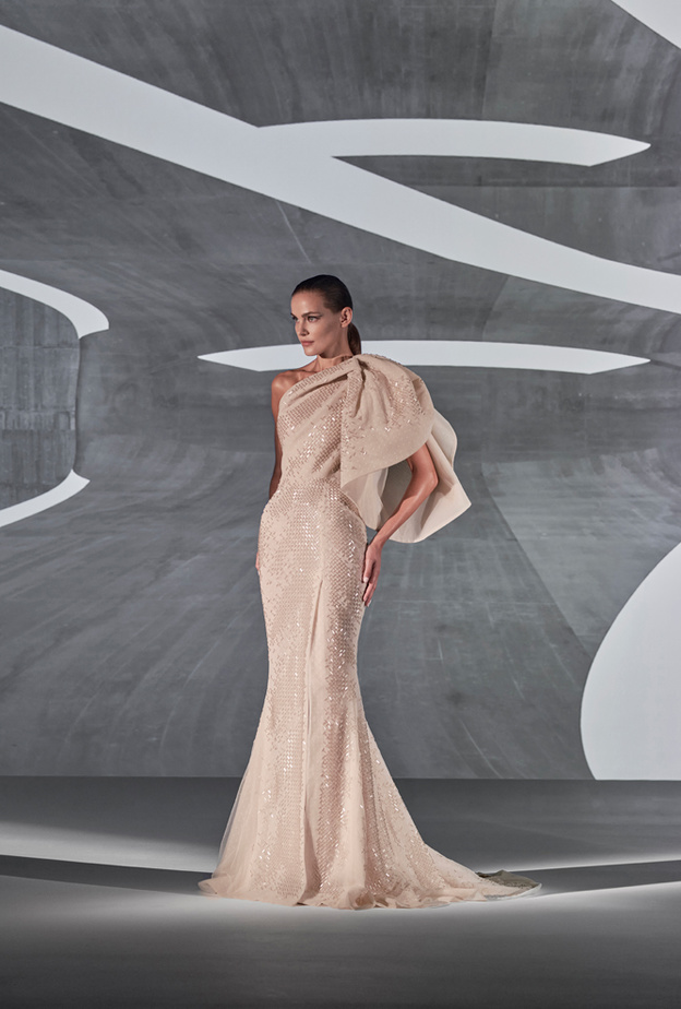  فساتين خطوبة بقصة حورية البحر من رامي العلي