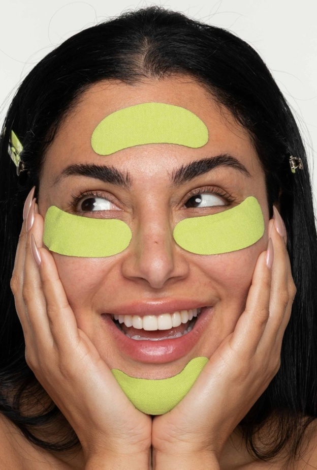 علامة ويشفول تطرح أقنعة لرفع وشد منطقة تحت العيون بلمسة فورية