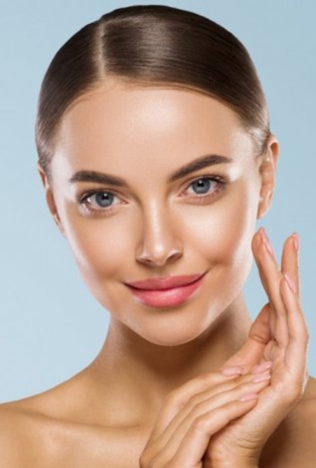 نصائح هامة قبل وضع المكياج لصاحبات البشرة الدهنية لضمان ثباته