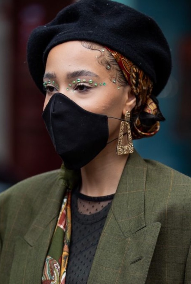 رسمات مكياج جريئة لاطلالات ربيع  مع الستراس ٢٠٢١ من وحي صيحات الستريت ستايل