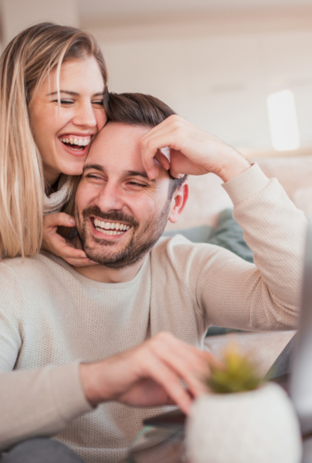 عندما تقوم بتعابير الوجه الملائمة فمن المرجح أن تجذب إليك الجنس الآخر