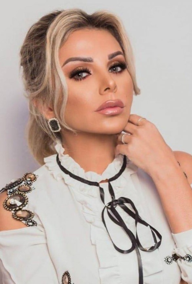 مكياج عصري مع الظلال البيج من وحي رزان مغربي