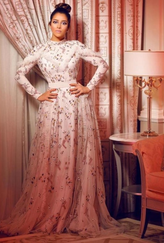 فساتين خطوبة باللون الزهري من فؤاد سركيس