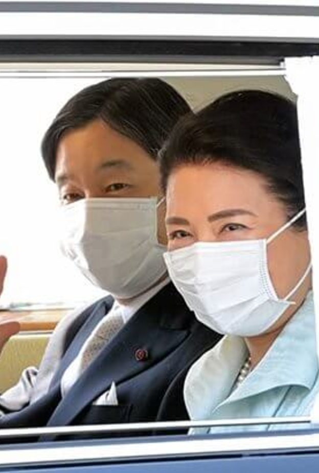 العائلة الإمبراطورية اليابانية تستضيف الحفل السنوي المؤجل لقراءة الشعر