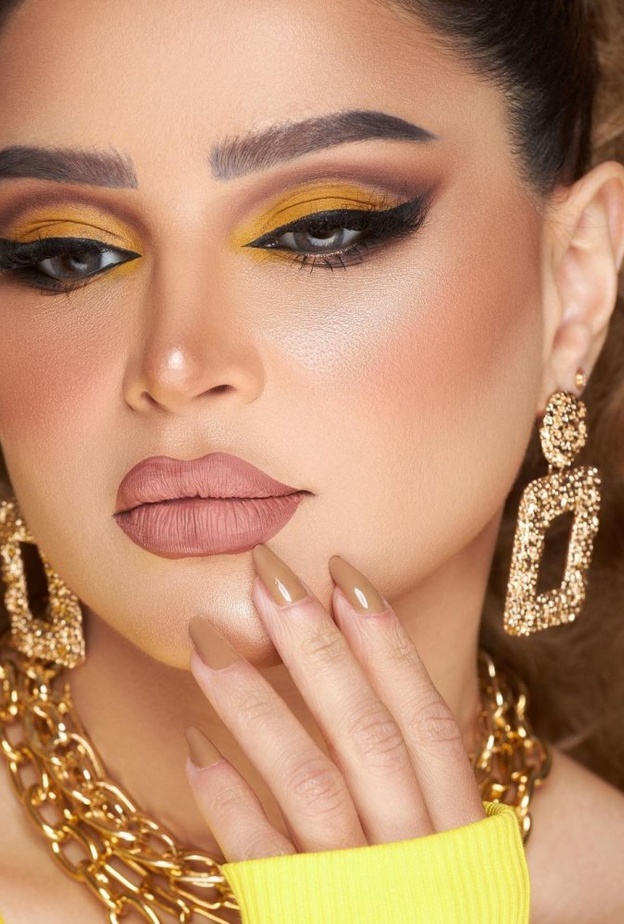 احدث صيحات مكياج ملفتة مستوحاة من مدونات الجمال لربيع 2021