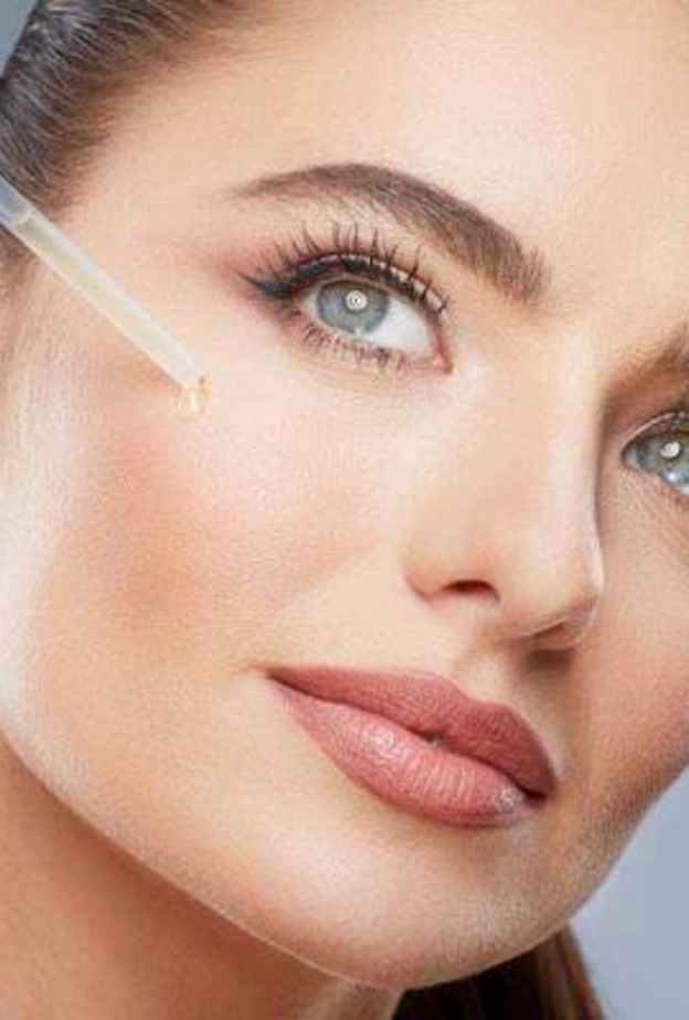 زيت الخروع يساعد على ترطيب البشرة والتخلص من حب الشباب