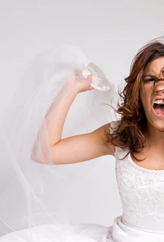 عروس تتعرض لكيد الحموات مبكرا