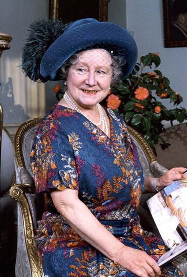 في ذكرى وفاة إليزابيث الأم.. من هي الدوقة "المبتسمة" التي ساندت العائلة المالكة البريطانية؟