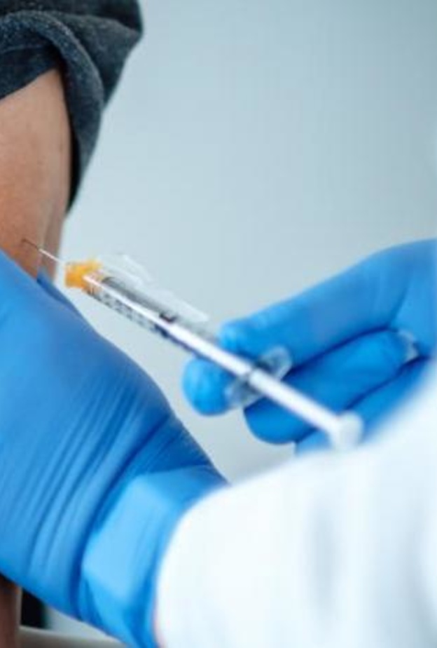 لماذا يؤخذ لقاح كورونا الجديد على شكل حقنة في العضل