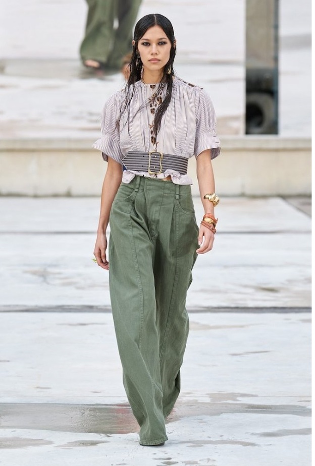 سروال كاجوال بقصّة مسترخية بأسلوب شبابي من تصميم Alberta Ferretti