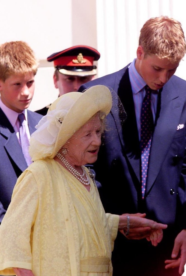 لماذا أوصت الملكة إليزابيث الأم نصيبا أكبر من ميراثها للأمير هاري؟