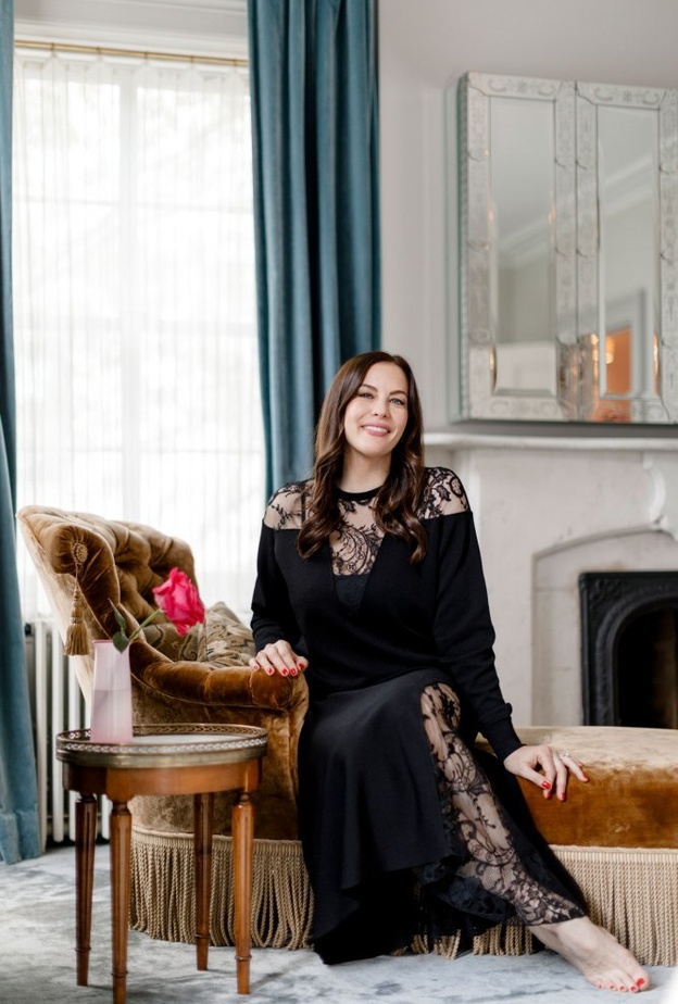 عملت ليف تايلور مع مصممين الديكور لإعادة تجديد المنزل بعد شرائها له