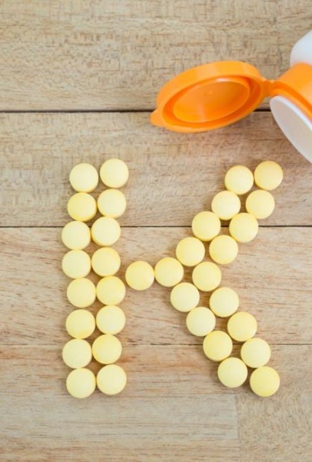  أعراض نقص فيتامين ك ومصادره الطبيعية