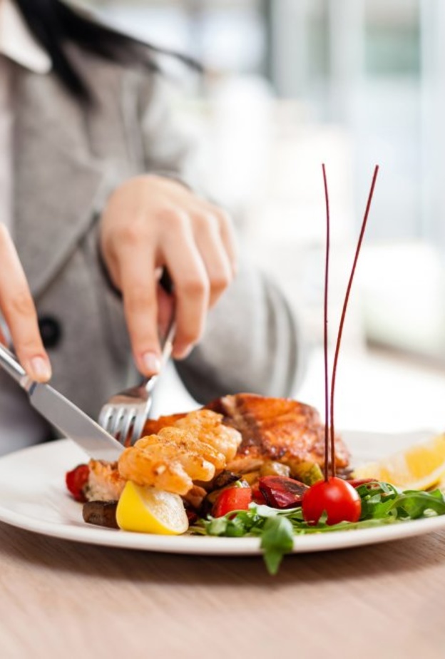 تناول العشاء في المطاعم وعلاقته بالوفاة المبكرة