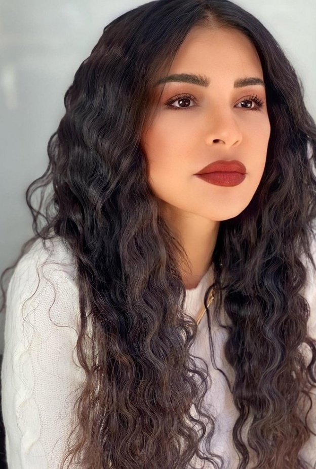 تسريحات شعر نادين نجيم وماغي بو غصن بالإطلالة الغجرية من ناسبتها أكثر