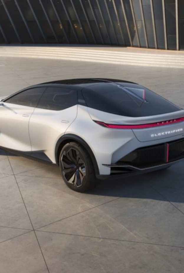 لكزس الكهربائية LF-Z