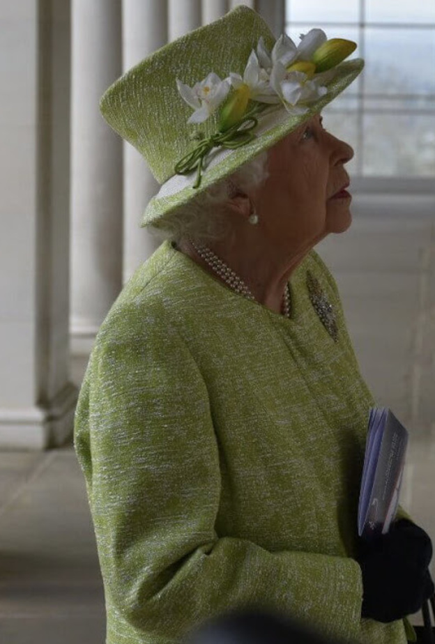 ملكة بريطانيا تزور موقع تذكاري في سري