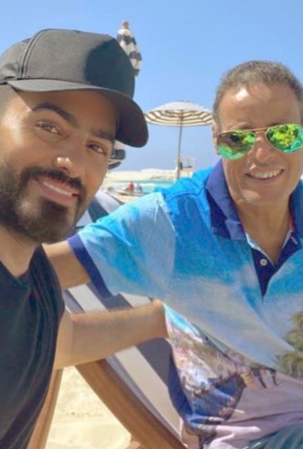 تامر حسني ووالد زوجته 