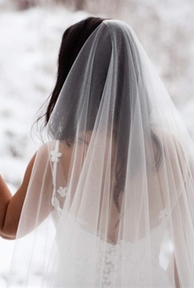  عروس ترفض دعوة والديها لحفل الزفاف  ، والسبب !