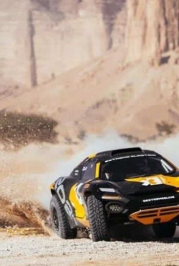 السعودية تنظم سباق إكستريم إي في العلا التاريخية