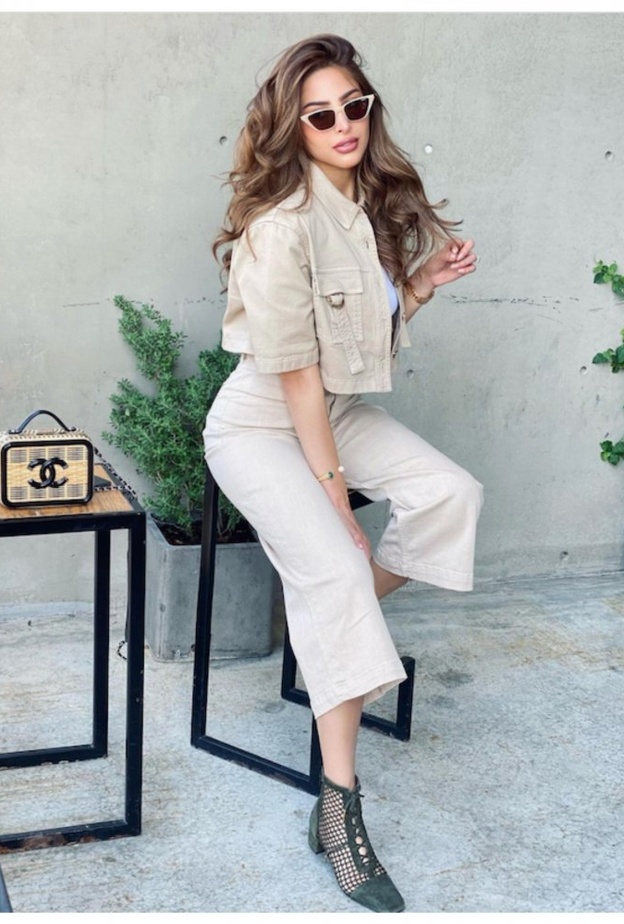 اطلالة شبابية نسقتها فوز الفهد