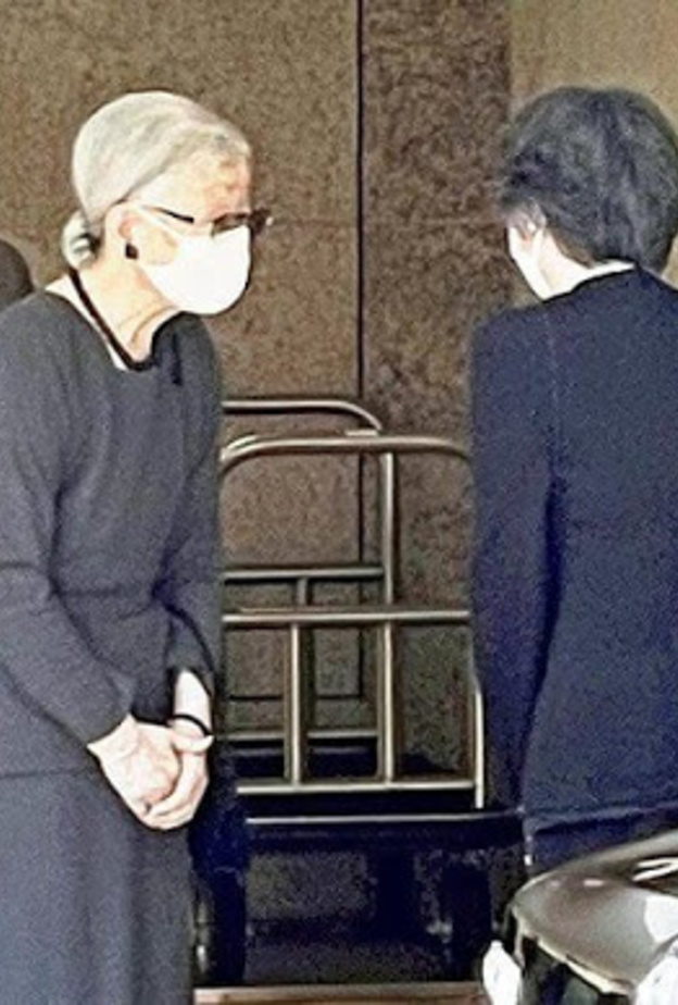 الإمبراطورة السابقة ميتشيكو تعزي بوفاة كيكو توياما