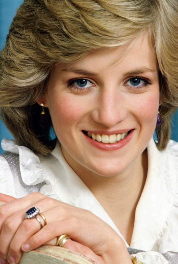 خاتم خطوبة الأميرة ديانا المرصع بالياقوت الأزرق