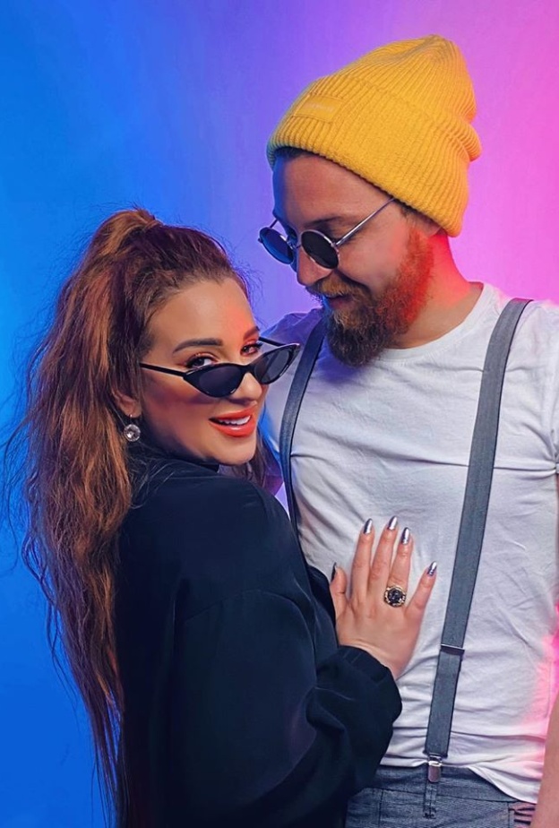 أسما شريف منير وزوجها