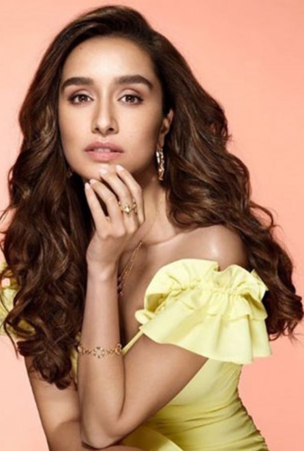 شرادها كابور تصور أحدث أفلامها في لندن