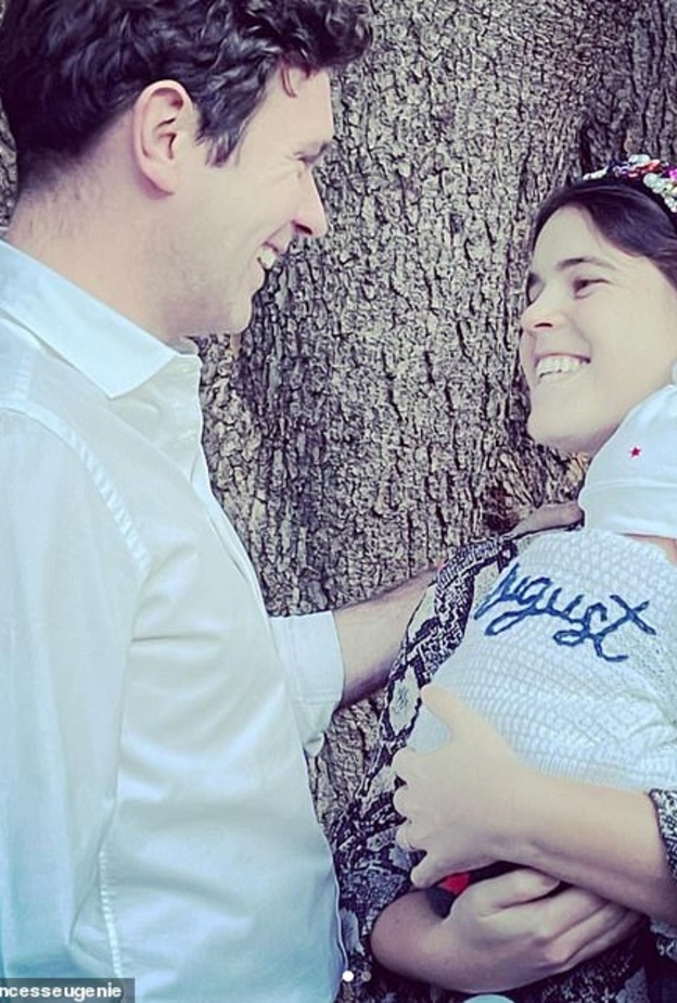 الأميرة يوجين تنشر صورة عائلية جديد بصحبة طفلها