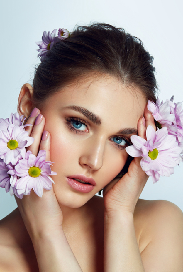 طرق العناية بالبشرة المختلطة في موسم ربيع 2021